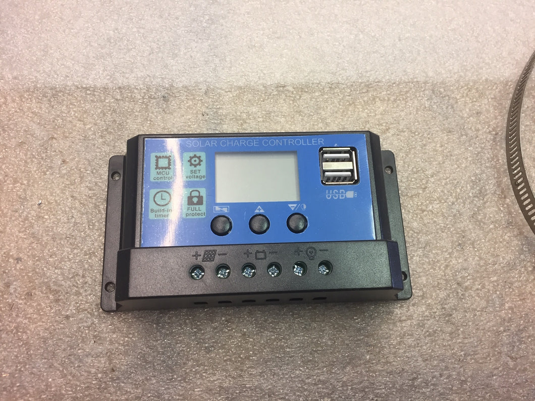 Solar Charge Controller 12 / 24V 30A with 2x USB charging port